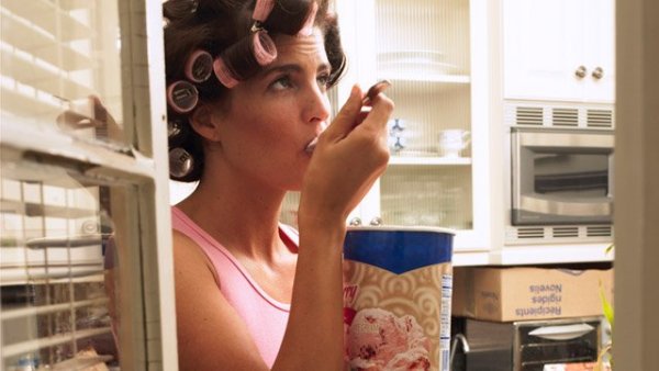 gty_eating_ice_cream_ll_130624_wmain